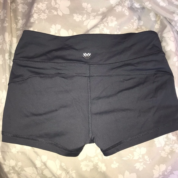 FOREVER 21 GYM SHORTS - Picture 2 of 4
